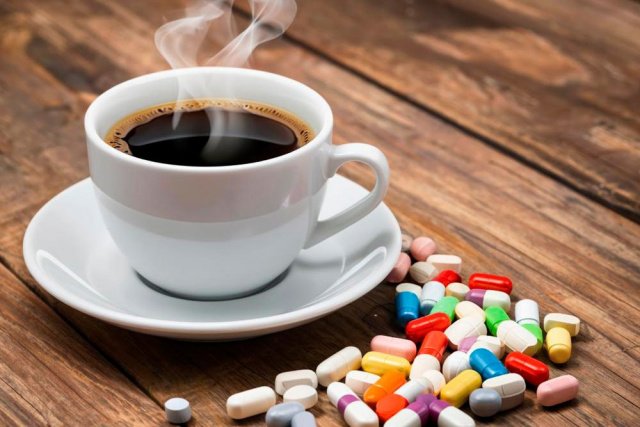 10 видов лекарств, которые нельзя принимать с кофе
