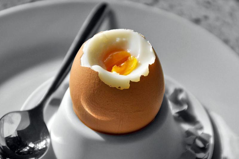Ешьте яйца. Они полны витаминов и помогают с потерей веса