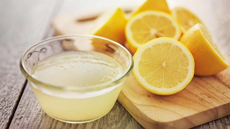 Польза лимонной воды для кожи, волос и здоровья