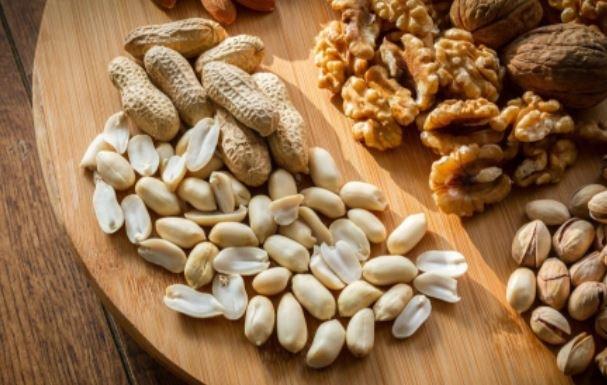 Орехи, семечки и киви могут вызвать разрыв кишечника