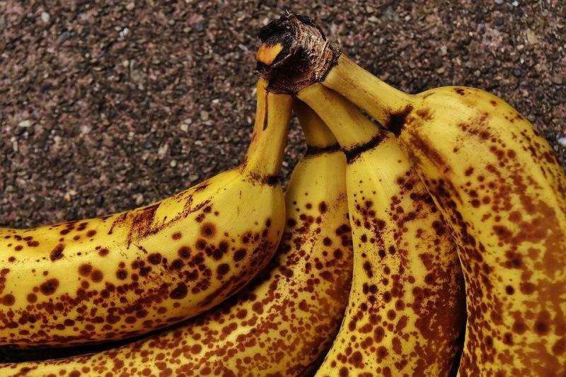 Почему стоит выбирать в магазине бананы с коричневыми пятнами