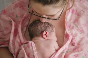 Почему надо быстрее вставать после родов: проблема тромбообразования