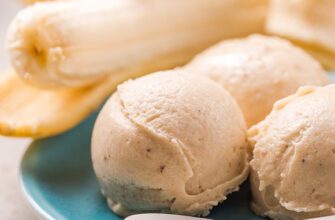 С бананом на рисовом молоке или с манго на греческом йогурте: пять полезных рецептов домашнего мороженого